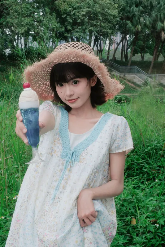 暗中讨饭 - 《夏日的浪漫，藏在漫野的绿意里》[36P]