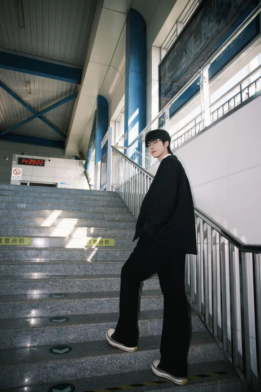丁丁不刷牙 - 《轻轨站少年》[19P]