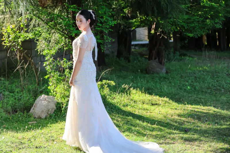 《野外森林夕阳户外模特白色婚纱美女》[12P] - 机器猫次元