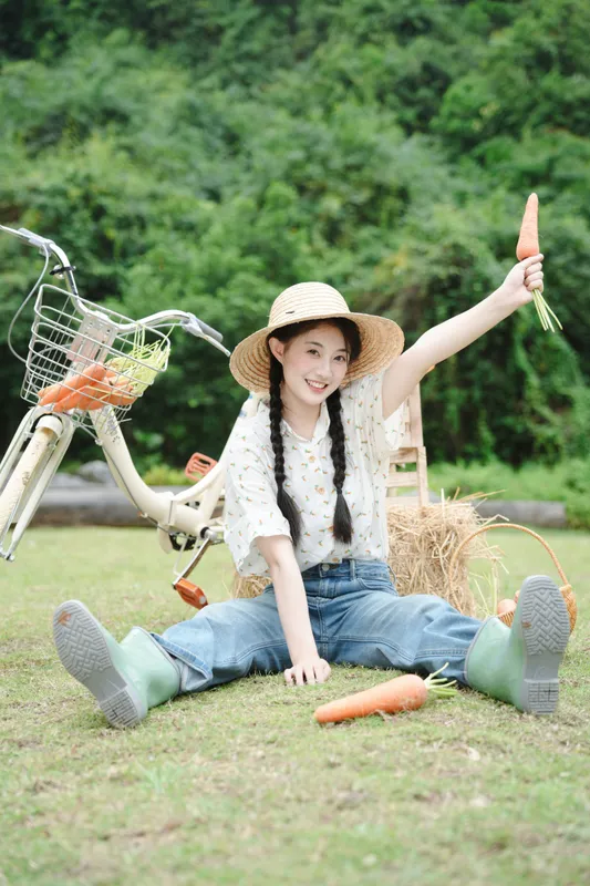 《牧场中的可爱女孩》[12P]