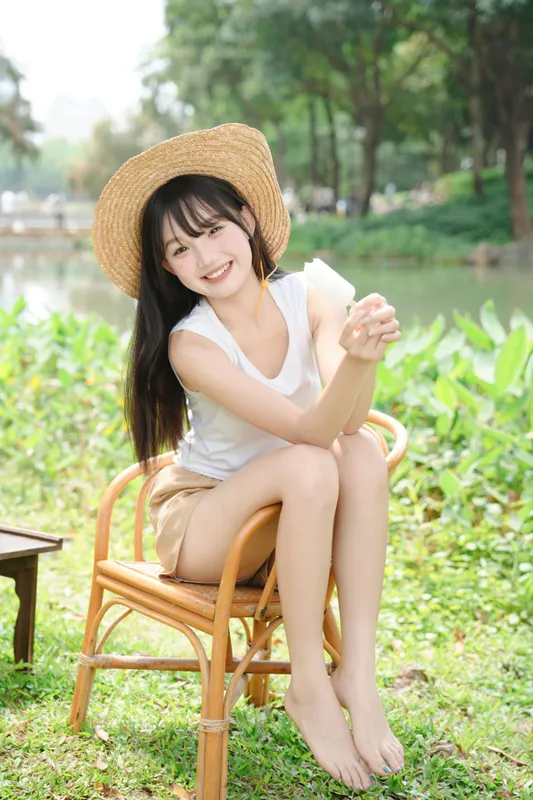 《可爱草帽少女》[10P]