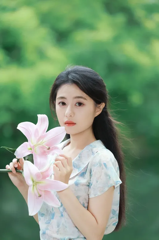 《她的眼，比林间的风更温柔》[12P]