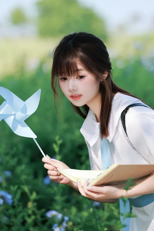 《蓝雪花里的 JK 少女，藏着夏天的心事》[19P] - 机器猫次元