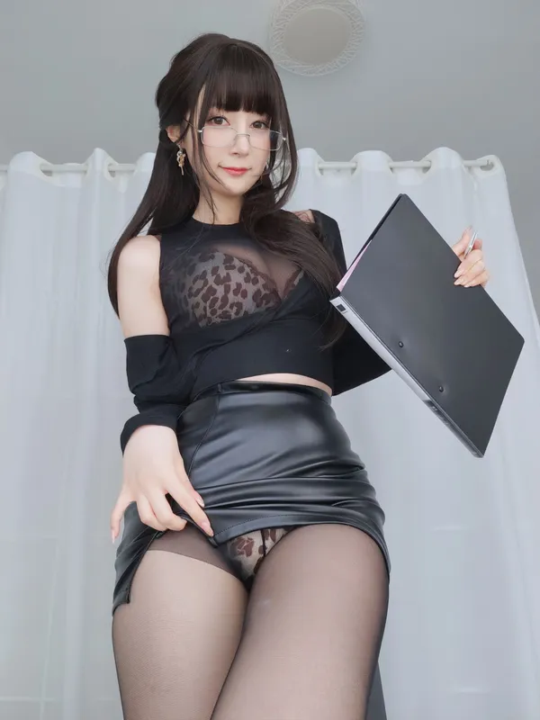 白银81 – 黒糸女上司の秘密 [46P] - 机器猫次元
