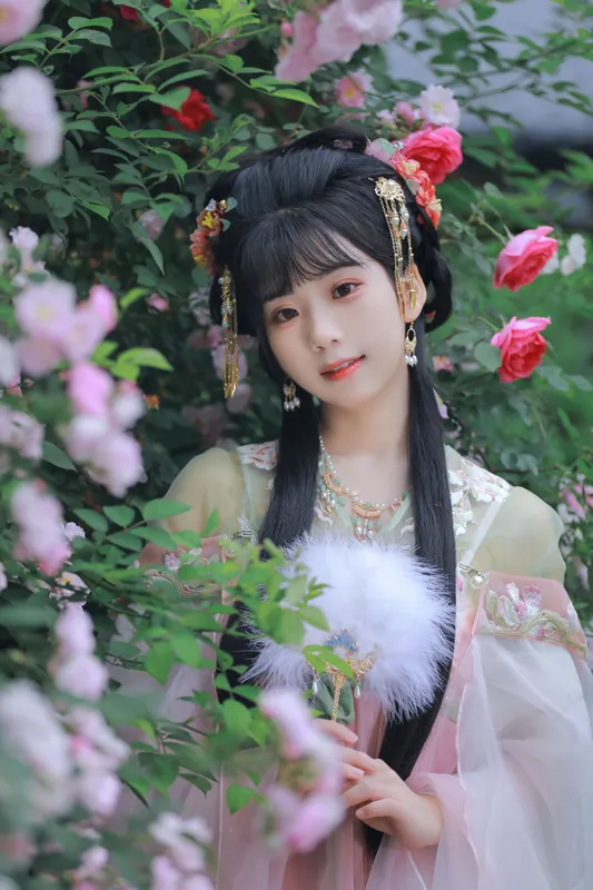周周Ay – 《花丛少女》[21P]