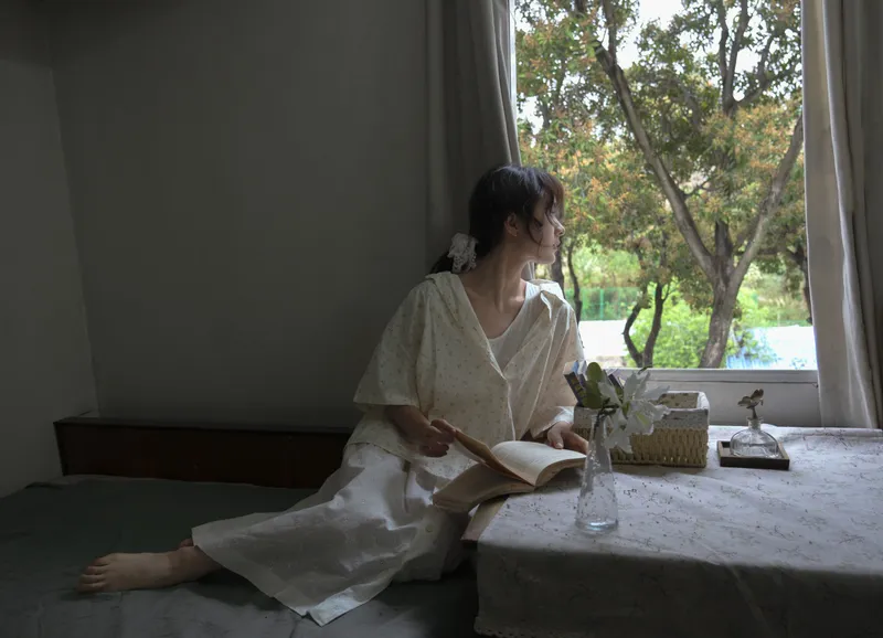 小雨天气 - 《窗畔漫读》[17P]
