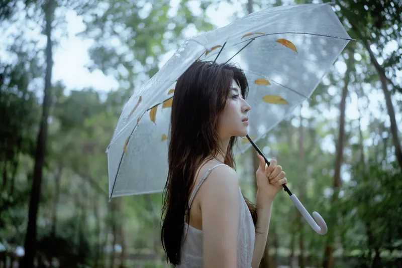 小鹿 – 《雨落林间，邂逅白裙仙子》[20P]