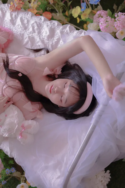 尤哩 – 《鲜花与少女》[10P]