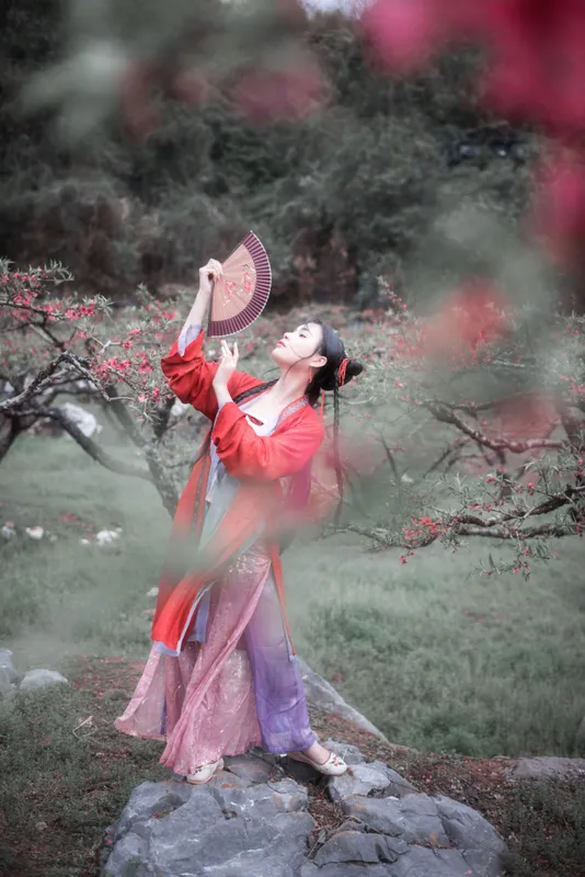 《一襟红衫，十里桃花》[13P]