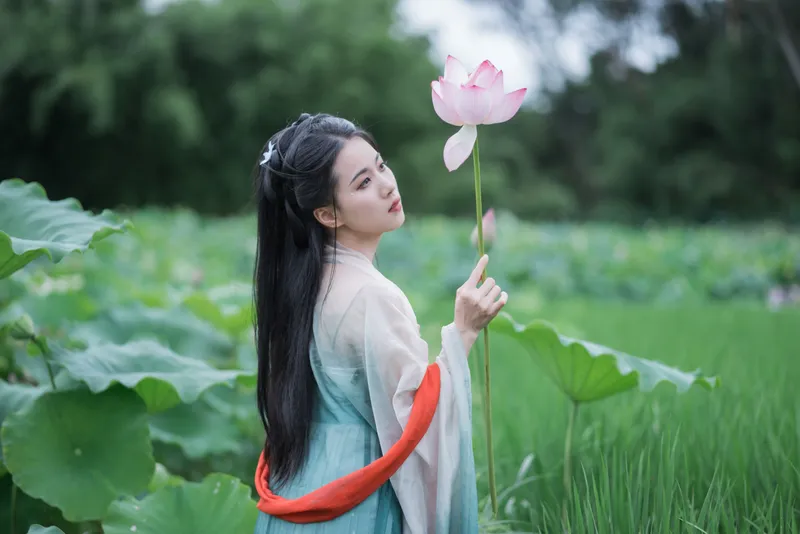 《荷塘深处，邂逅一袭宋韵温柔》[13P] - 机器猫次元