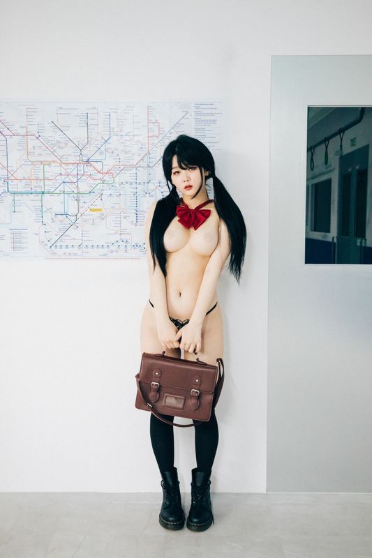[LOOZY] Zia – Subway [102P] - 机器猫次元