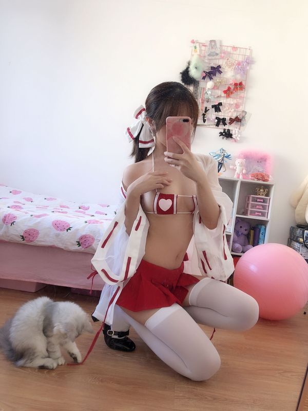 雯妹 – 自拍本（1号本）巫女 [17P] - 机器猫次元