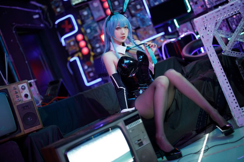 周叽是可爱兔兔 – 树城兔女郎 [28P] - 机器猫次元