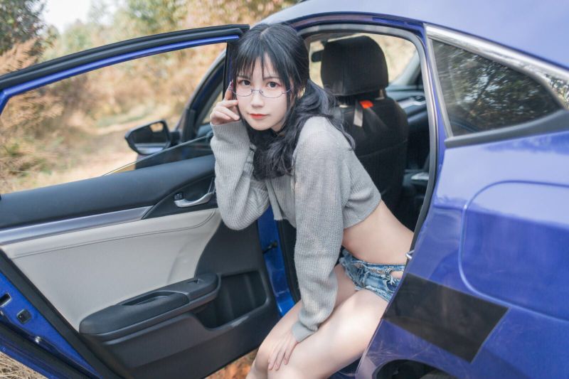 逐月su – 车内篇 [45P] - 机器猫次元