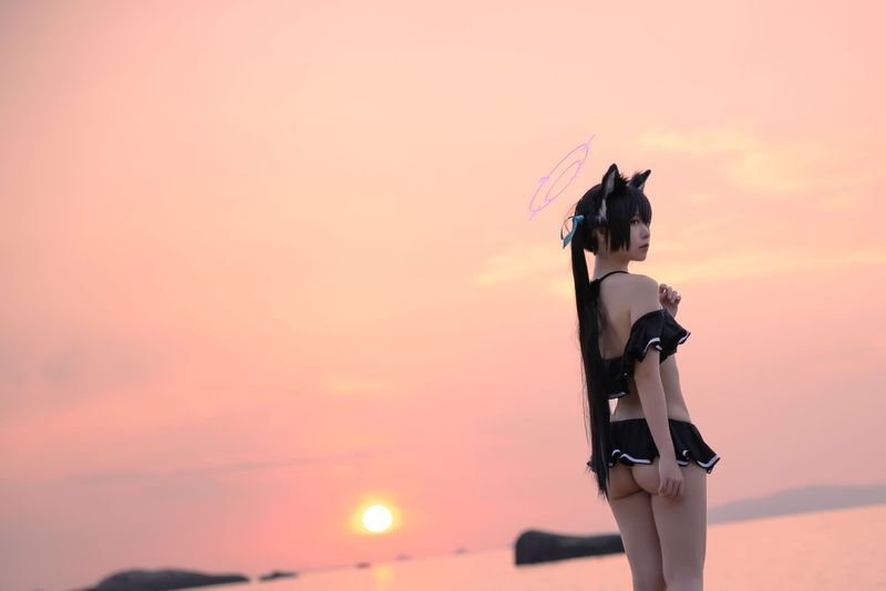 G44不会受伤 – 碧蓝档案 黑見芹香 海边泳装 [20P] - 机器猫次元