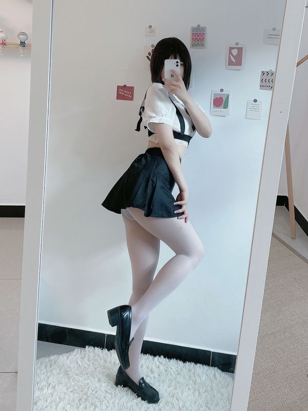 田璐璐 – 白丝短裙 [100P]
