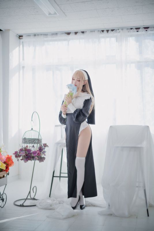 Shika小鹿鹿 – 修女 [16P] - 机器猫次元