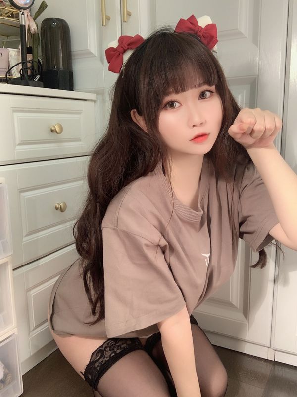 是依酱呀 – T恤底下 [31P] - 机器猫次元