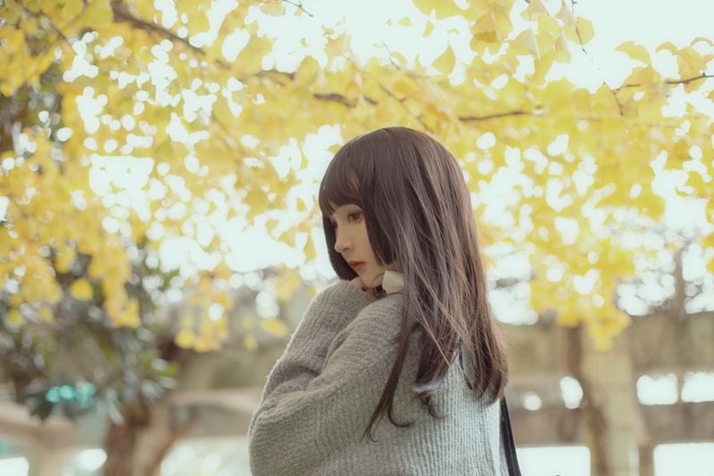 古川kagura – 银杏树下 [21P] - 机器猫次元