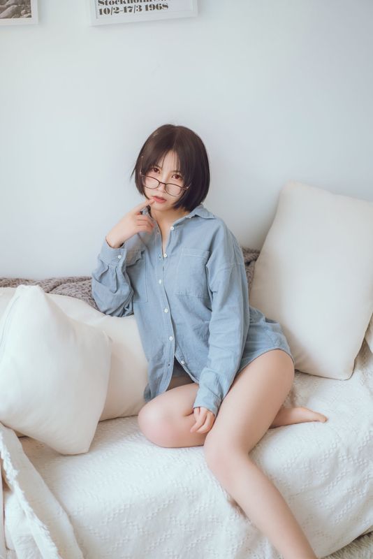 逐月su 蓝色衬衫 [22P] - 机器猫次元