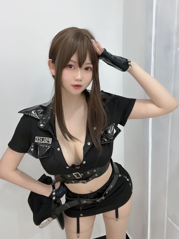 是依酱呀 – 女警 [30P] - 机器猫次元