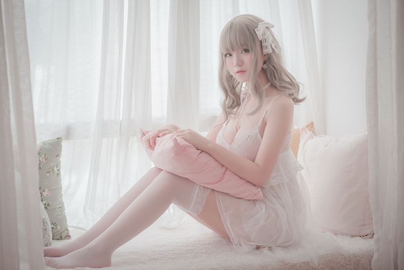 Yoko宅夏《白色丝质连衣裙》 [26P]