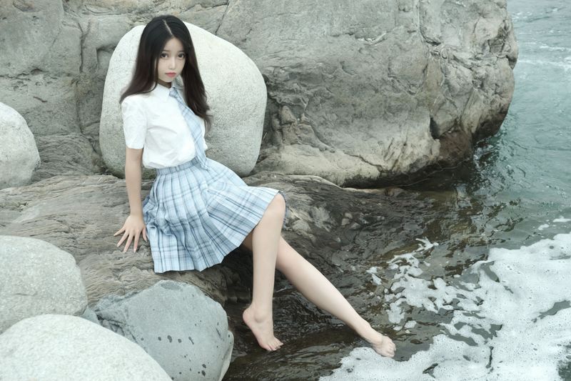 eloise软软 – 河边JK [34P] - 机器猫次元