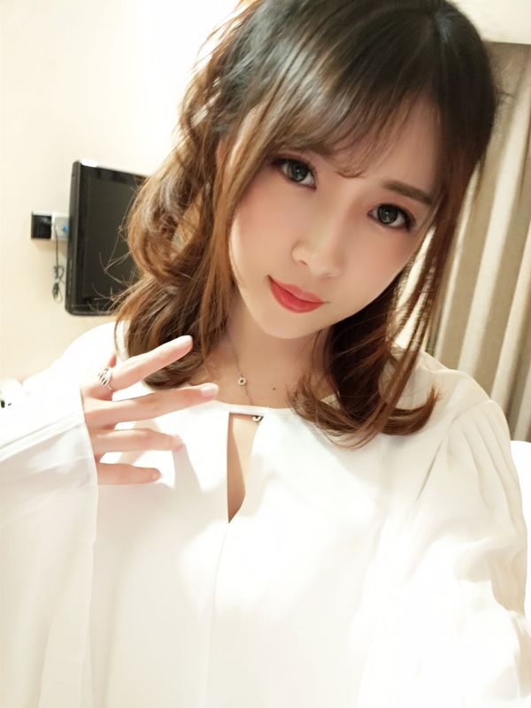 小女巫露娜 – OL风肤色连裤袜 [40P] - 机器猫次元