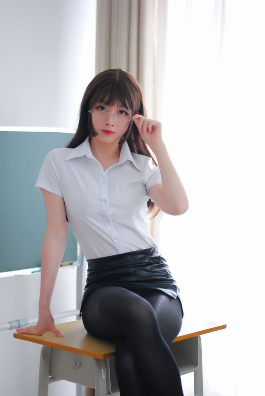 白露很白 – OL教室 [84P] - 机器猫次元