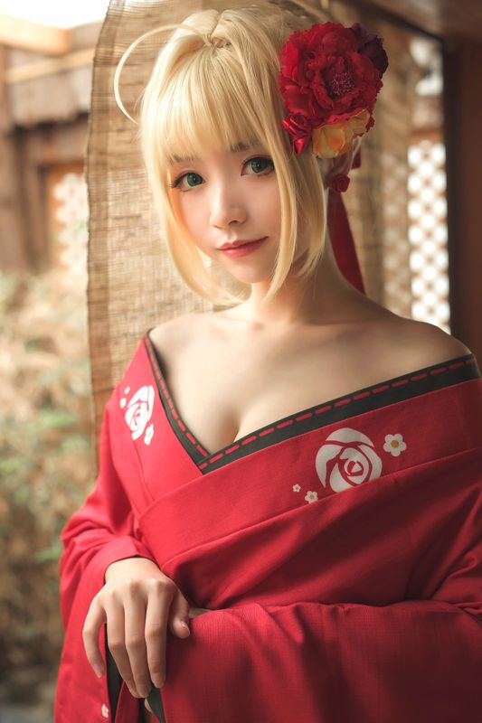 大大卷卷小卷 – 参见女王陛下 [40P]