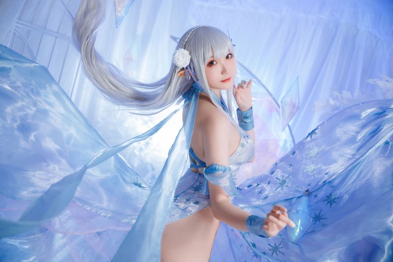 瓜希酱福利 – 爱蜜莉雅 水晶礼服 [28P] - 机器猫次元