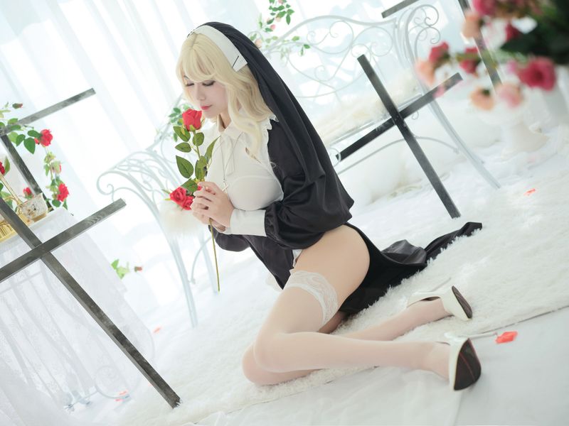一米八的大梨子 – 修女 [36P] - 机器猫次元