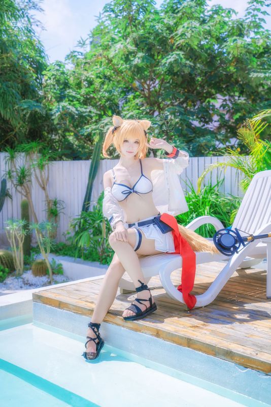 yui金鱼 – 空泳装 [9P]