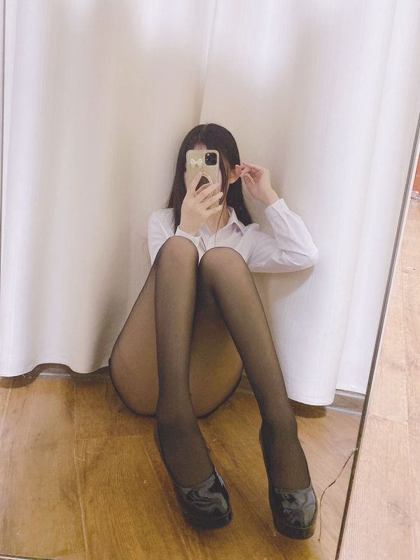 衣衣 – OL制服 [26P] - 机器猫次元