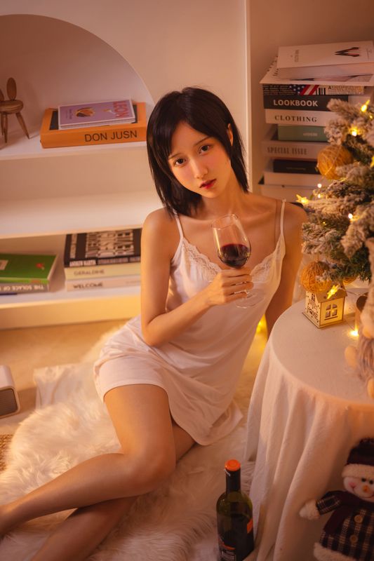 木绵绵OwO – 红酒好喝 [28P]