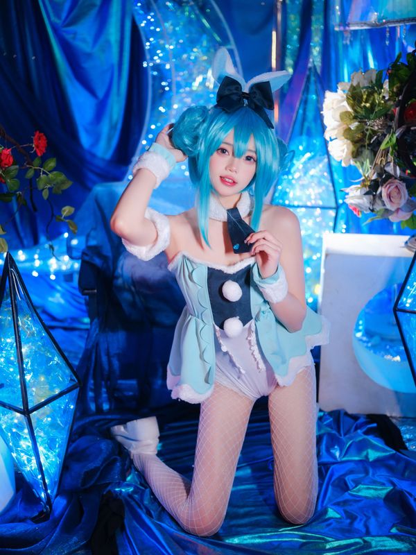 咬一口兔娘 – MIKU初音未来兔女郎 [12P] - 机器猫次元