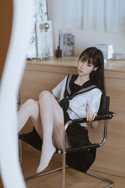 许岚(叁月life) – 白丝水手服 [39P]