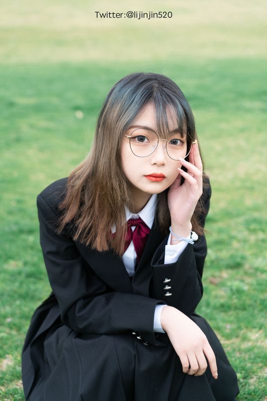 梨瑾瑾 – 户外黑长服 [20P] - 机器猫次元