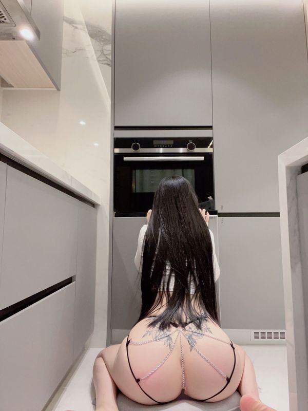 美臀女神左公子666 – 史上最细内内 [27P] - 机器猫次元