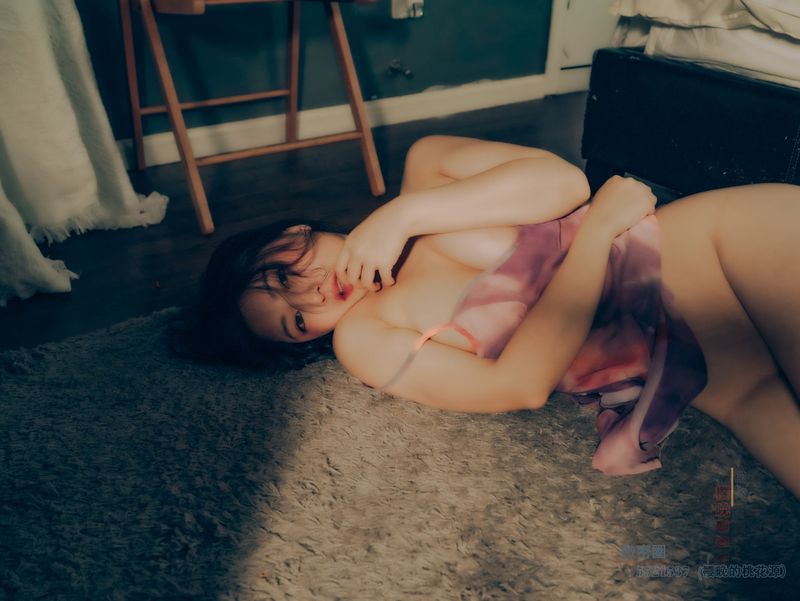 网络红人樱晚gigi – 灼热 [20P] - 机器猫次元