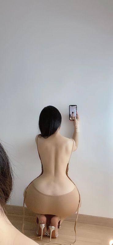 俏妞qiaoniuTT – 露背连衣裙 [10P] - 机器猫次元