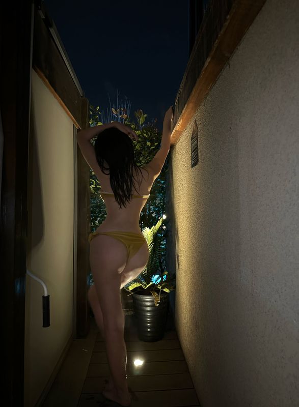 奶宝妹纸 – 深夜游泳池 [24P] - 机器猫次元