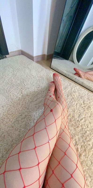 俏妞qiaoniuTT – 红色网丝 [14P] - 机器猫次元