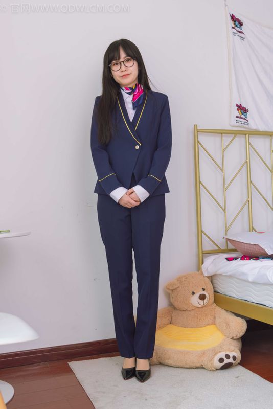 物恋传媒 NO.1500 兮兮-银行小秘书 [150P+1V／3.68GB]