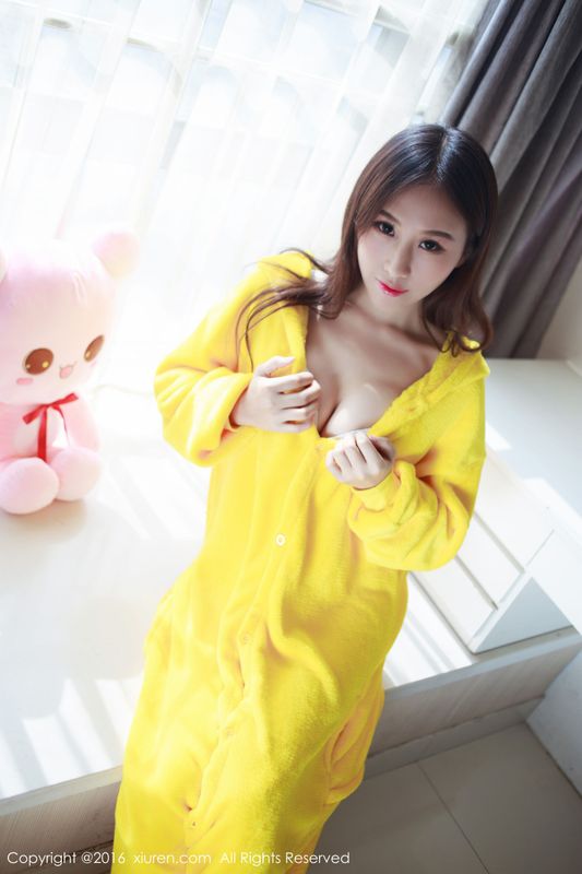 月音瞳《皮卡丘和学生制服》 秀人网 No.646 - 机器猫次元