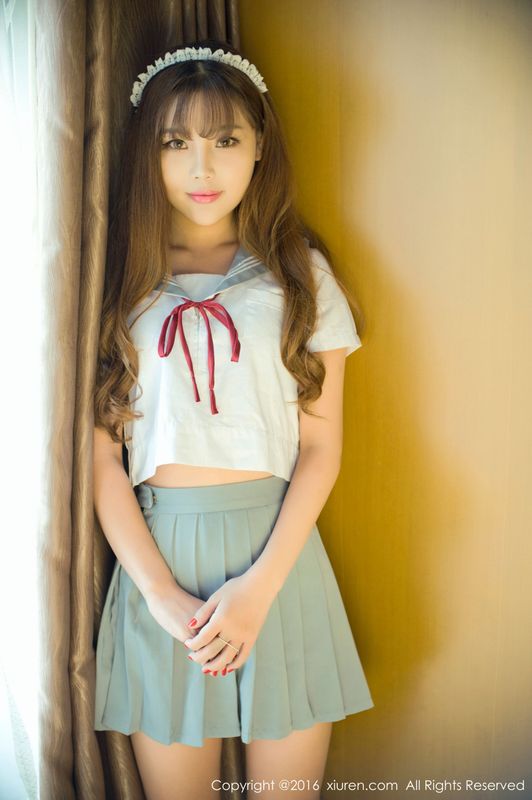 周予然《高中校服户外爆乳，经典日系校服》 秀人网 No.651 - 机器猫次元