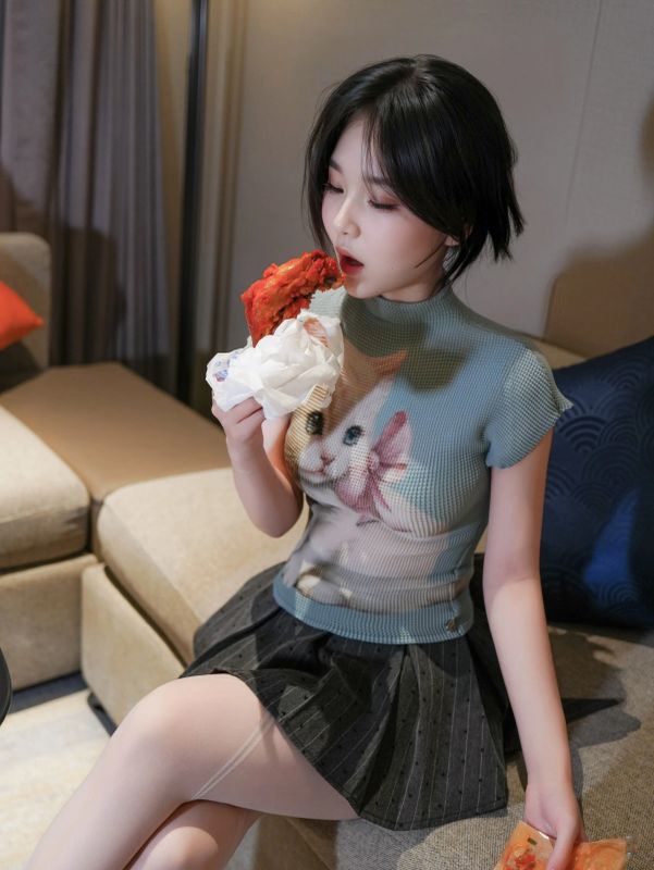 XiuRen 内购版 No.10830 汁汁 爱吃鸡腿的姑娘 [77P] - 机器猫次元