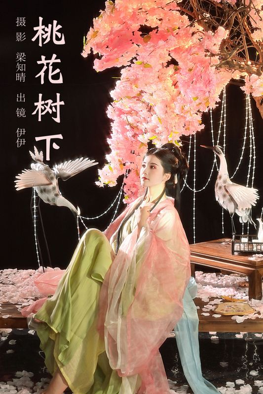 伊伊不想长胖胖 – 《桃花树下》[23P]