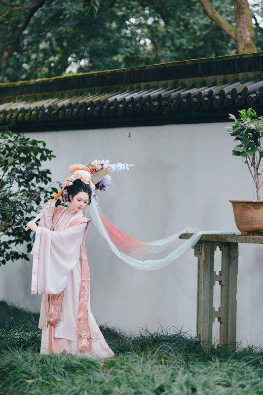 焦糖马奇朵 – 《珠光点染三白妆，墨云深处见芳华》[15P] - 机器猫次元