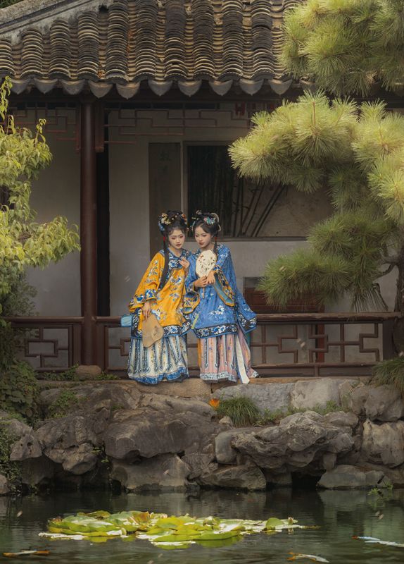 遥七不卖鸡毛菜 曦月云 – 《她和她的故事》[13P]